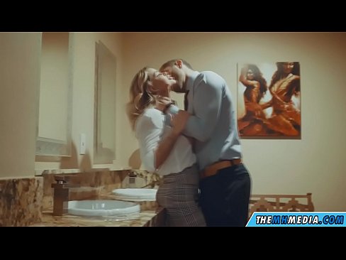 ❤️ Kui rinnakas blondiin võrgutab sind avalikus tualettruumis ️ Pornovideo at et.dreamlandpassionfever.ru ️❤
